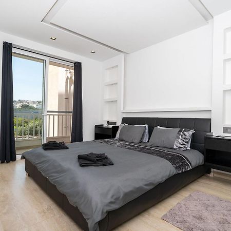 Modern 2 Bedroomed Apartment In Gzira Esterno foto