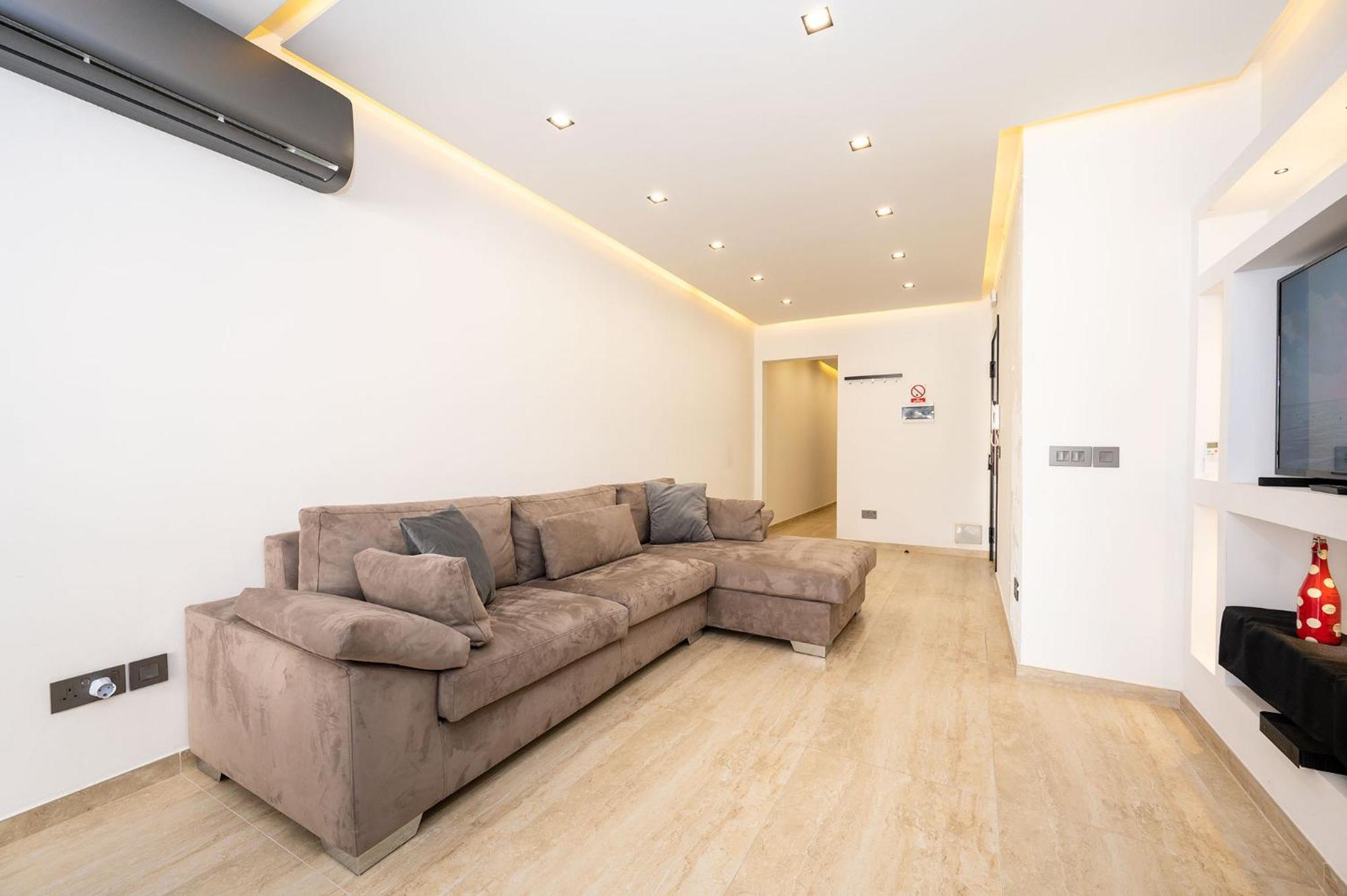 Modern 2 Bedroomed Apartment In Gzira Esterno foto