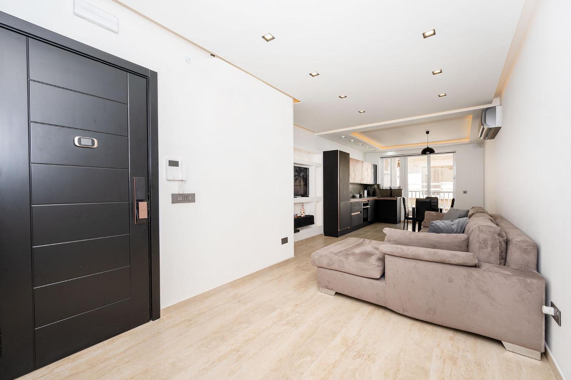 Modern 2 Bedroomed Apartment In Gzira Esterno foto