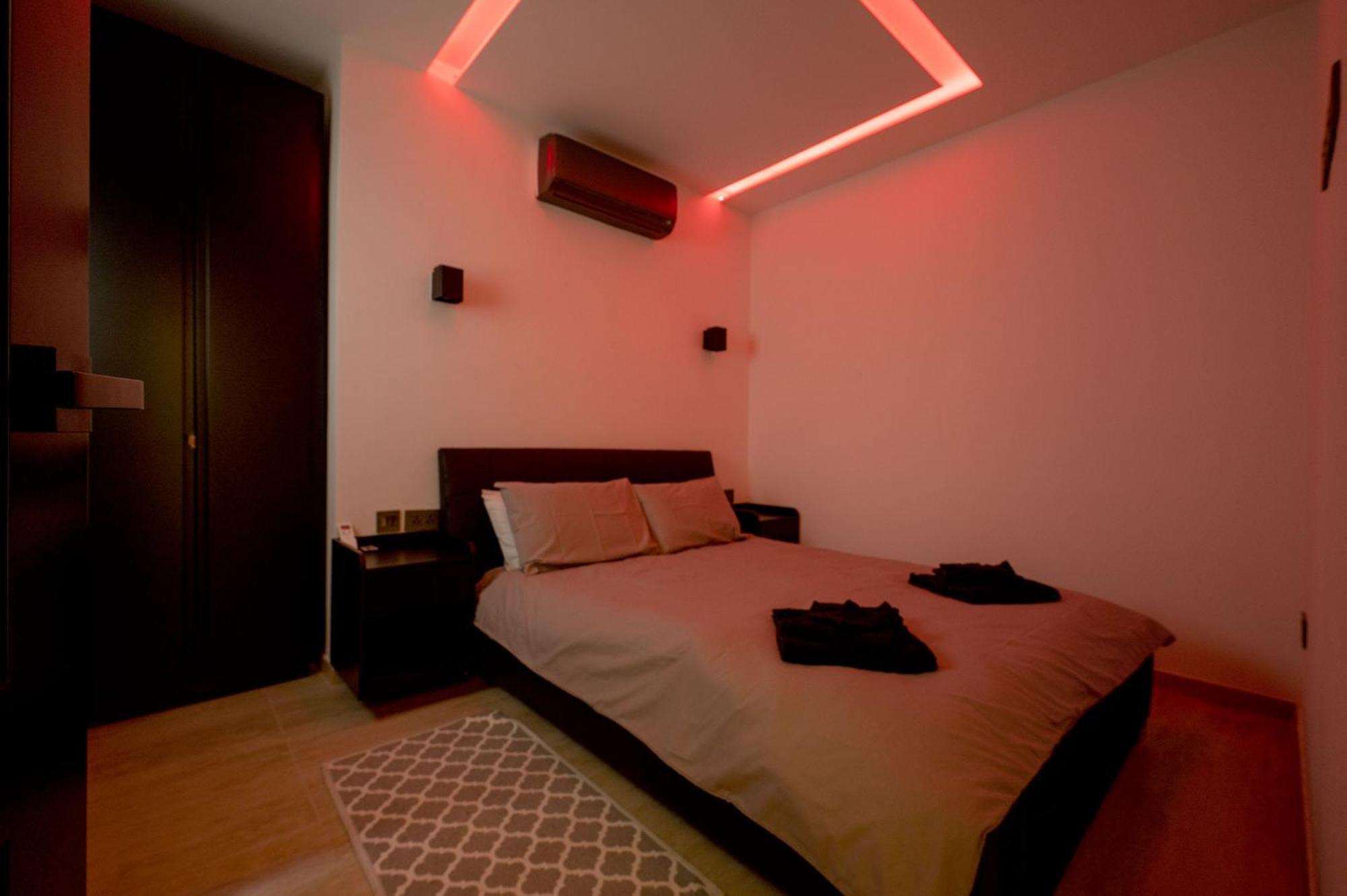 Modern 2 Bedroomed Apartment In Gzira Esterno foto