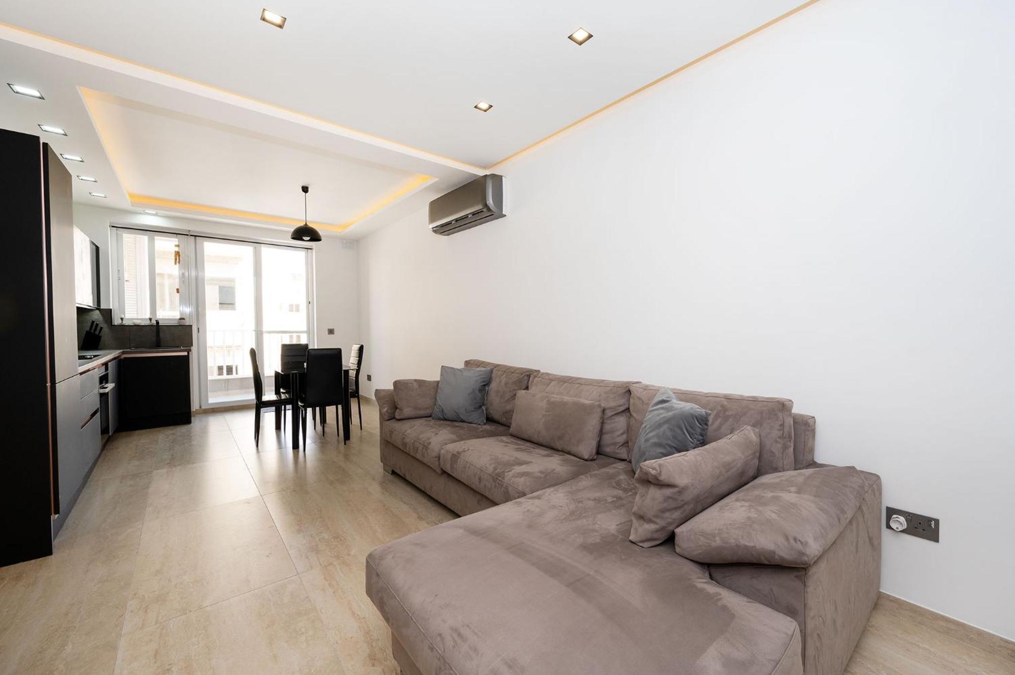 Modern 2 Bedroomed Apartment In Gzira Esterno foto