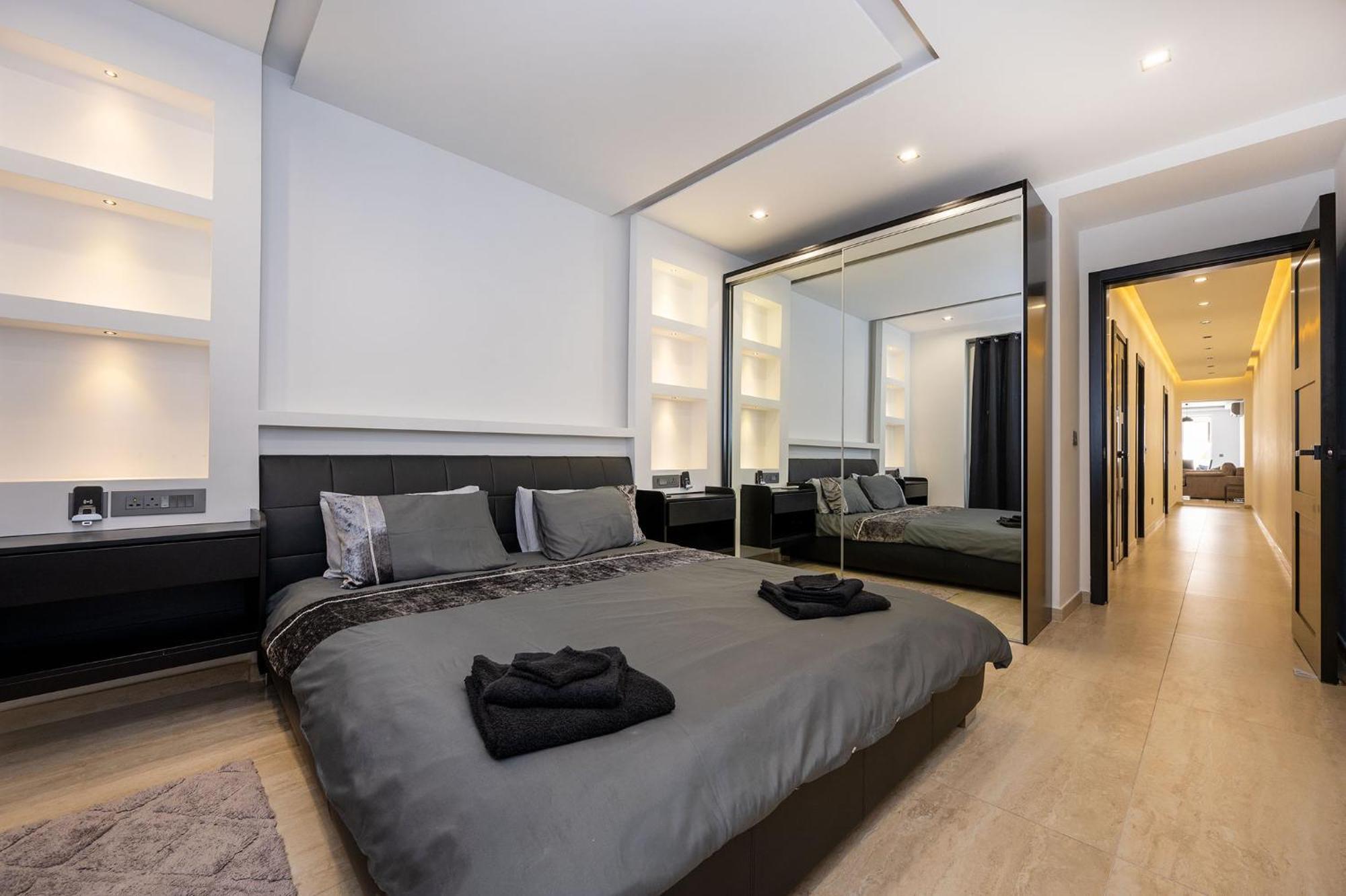 Modern 2 Bedroomed Apartment In Gzira Esterno foto