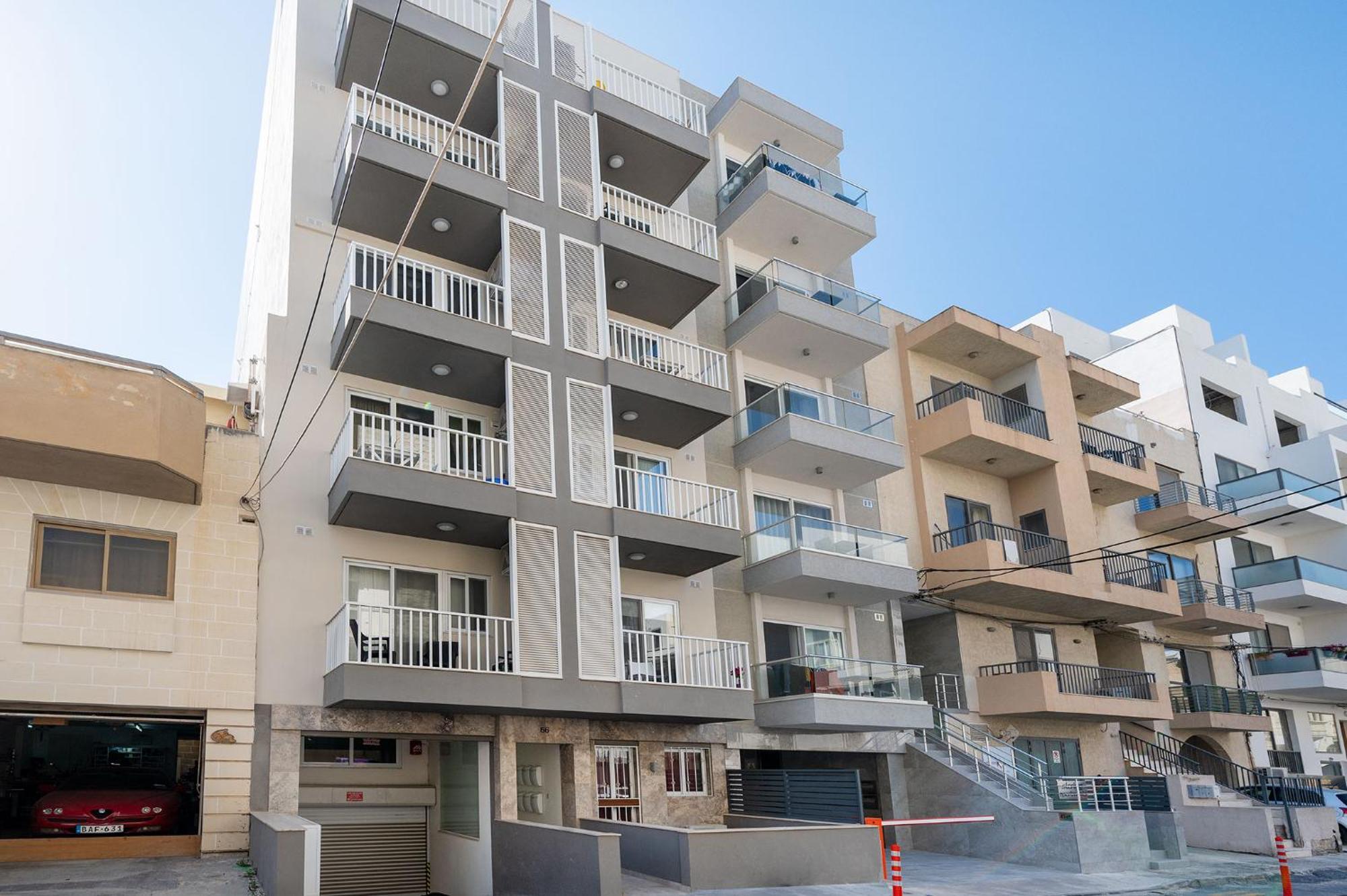 Modern 2 Bedroomed Apartment In Gzira Esterno foto